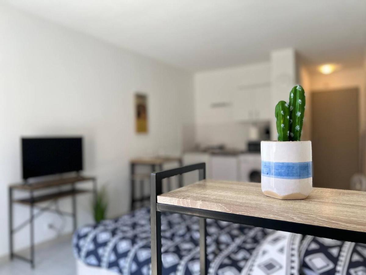 Апартаменты Studio Le 2, Free Parking, Free Wifi, Transports Ним Экстерьер фото